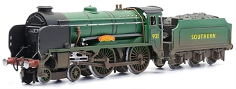 Schools Class 4-4-0 "Kings Wimbledon" steam loco plastic kit