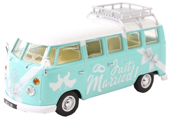 Volkswagen Campervan "Just Married"