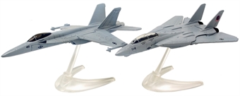 Maverick & GooseGÇÖs F14-« Tomcat-« (Top Gun, 1986) and RoosterGÇÖs F/A-18 HornetGäó (Top Gun Maverick, 2020)