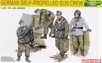 German Self Propelled Gun crew with 4 crew and ammunition, wicker cases and mats, and equipment (Premium Edition)