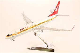 Boeing B737-838WL Qantas Airways VH-XZP Retro colours with rolling gears with stand