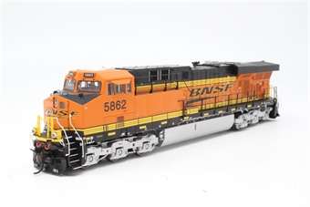 ES44AC GE 5862 of the BNSF - digital sound fitted