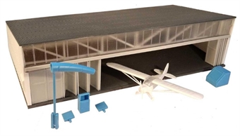 Airfield hangar and aircraft - plastic kit