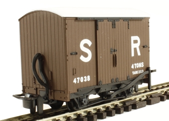 4-wheel box van 47038 in Southern Railway brown