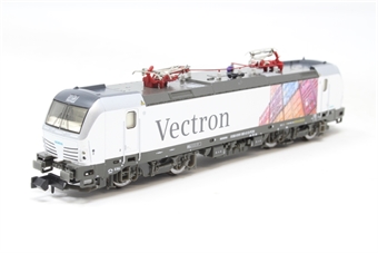 Class BR193 in Vectron container livery