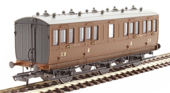 6 wheel composite lavatory (1st/3rd) 486 in LNER pre-war brown - with working lighting