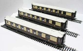 Golden Arrow wood side Pullman cars, "Chloria, "Niobe" and "Cecilia". (Split from R2369 Golden Arrow train pack) - Pack of 3