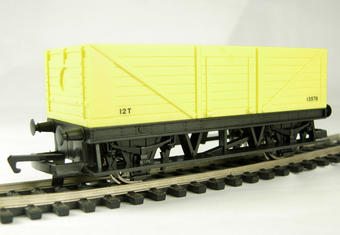 Long wheelbase mineral wagon in plain yellow (unboxed)