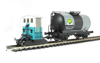 Shunting tractor Breuer BP with BP tank wagon