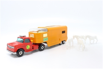 Articulated horse box