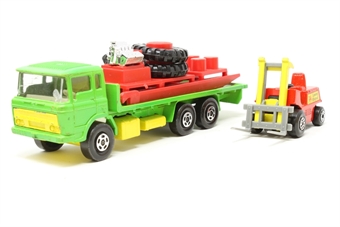 Cargo hauler and pallet loader 'Lansing Bagnall'