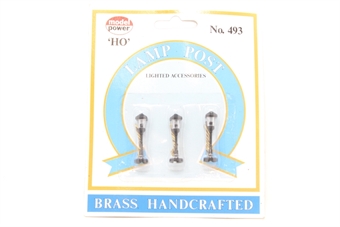 Pack of three lighted lamp posts