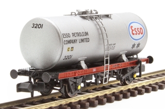 35t Class A tank in Esso silver and red