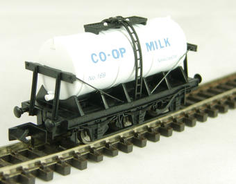 6 wheel milk tanker in "Co-op Milk" livery
