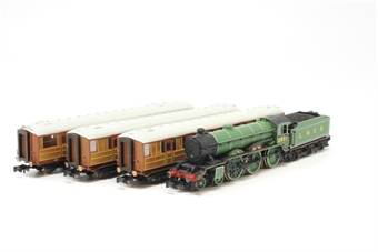 Train pack with Class B17 4-6-0 "Doncaster Rovers" 61657 in LNER lined green & 3 Gresley coaches in teak