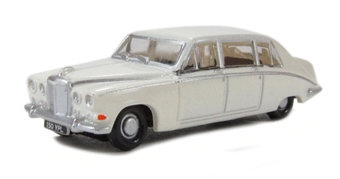 Daimler DS420 Limousine in Old English White