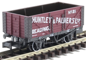7 plank open wagon "Huntley and Palmers, Reading"