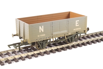 6-plank mineral wagon in LNER grey - weathered