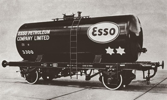 4-wheel class 'B' tank 3300 in Esso black with original suspension