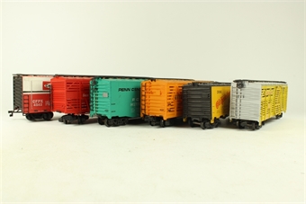 Bulk pack of mixed HO wagons - 6* box cars (various couplings)