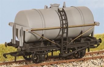 10' oil tank wagon - plastic kit