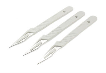 Set of 3 disposable scalpels