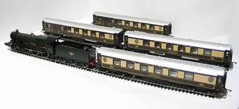 "The Western Pullman" complete train set with Castle class loco and 4 Pullman cars(not version with lights)