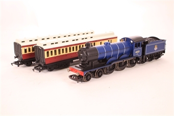 "The Anglian" train set with B12 4-6-0 61525 in BR Express Passenger blue and 2 clerestory coaches in Crimson & Cream - Exclusive for Argos