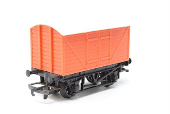 Close goods van in orange - split from set