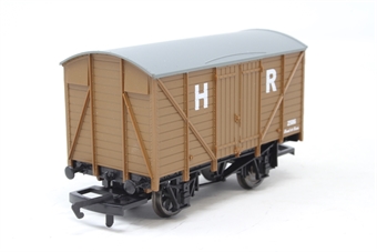 Twin vent van 'HR' in brown 2586 - separated from train set