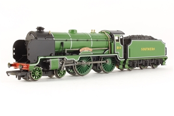 Schools Class V 4-4-0 "Eastbourne" 914 in SR green - Collectors Centre special edition