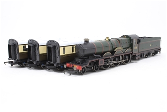 The Cambrian Coast Train Pack, including 4-6-0 Nunney Castle 5029 in GWR Green & 3 Coaches - special edition
