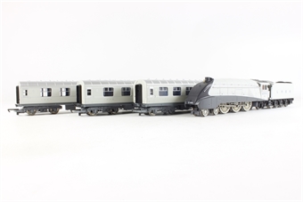 LNER Class A4 4-6-2 LNER silver-grey loco 2510 "Quicksilver" with 3 silver Stanier coaches. Ltd edition of 2000
