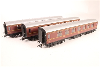 Coaches from Royal Highlander train pack including 2x 3rd class Stanier coaches and 1x 1st class stanier coach in LMS Maroon