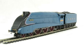 Class A4 4-6-2 4484 "Falcon" in LNER Blue - Railroad range