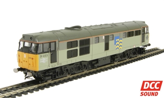 Class 31 31233 in Railfreight Subsector Petroleum with DCC sound