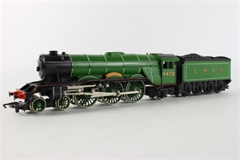 Class A3 4-6-2 4472 'Flying Scotsman' in LNER Light Green with corridor tender, fine scale wheels and crew