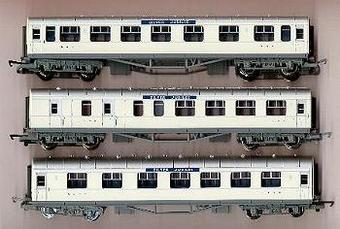 Limited Edition "Silver Jubilee" 3 coach pack (2 x 1st class and 1 x brake 3rd)
