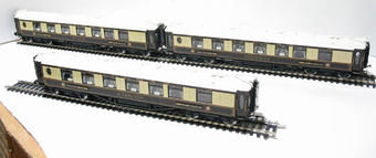 "The Golden Arrow" coach pack wood-sided Pullman parlour cars - pack of 3 - working table lamps