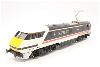 Class 91 91001 'Swallow' in Intercity Swallow livery