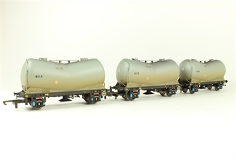 B.R Vee Tank Wagons - Three Wagon Pack (Weathered)