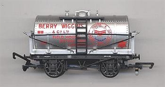 12 Ton tank wagon in silver - Berry Wiggins - 116