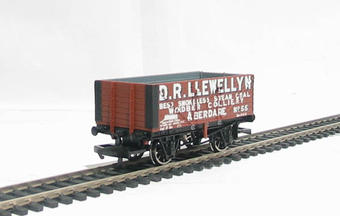 7 plank wagon in D.R. Llewellyn livery