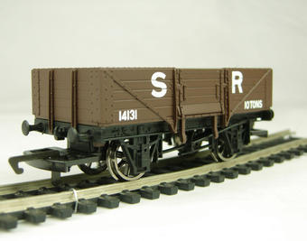 5 plank wagon in Southern Railway livery 14131