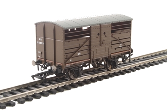 10 ton Bulleid cattle wagon in Southern Railway livery - 52503