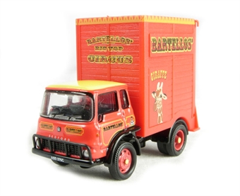 "Bartellos' Big Top Circus" Giraffe Box