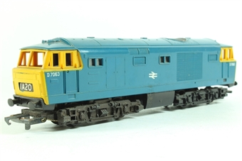 Class 35 Hymek D7063 in BR green/blue