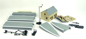 Building/Trakmat Accessories Pack 1. Contains 1 x R8001, 1 x R171, 2 x R464, 1 x R460 for TrakMat Expansion