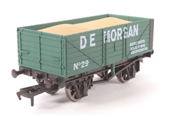 Special Edition Albatross Models DE Morgan 7 Plank wagon in Green with sand load