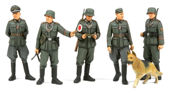 German Field Police set with 5 figures & a dog